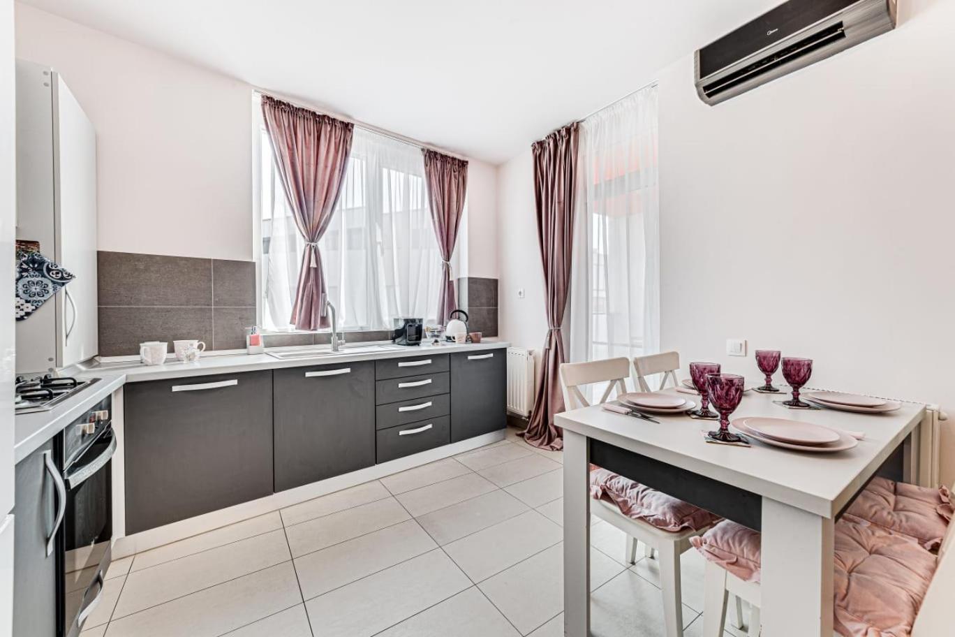 Ari Rose Apartment With Cozy Balcony Arad Exterior photo